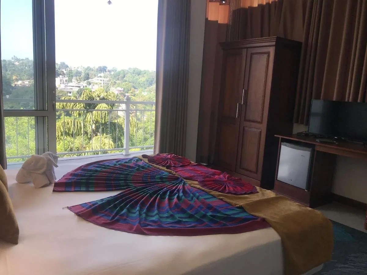 Hotel Crown & Crown Kandy